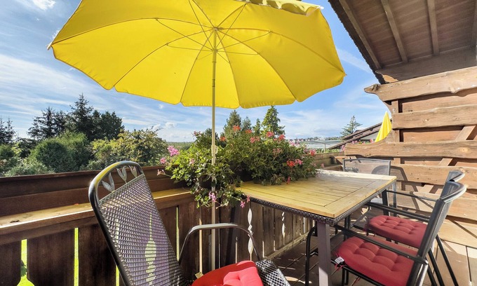 Waggershausen Apartment | Room 'Junior Suite 2' with Mountain View, Shared Garden and Wi-Fi