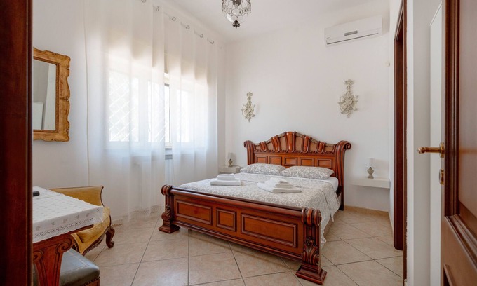 Municipio 5 Bed & Breakfast | Room 'King' with Shared Terrace, Wi-Fi and Air Conditioning