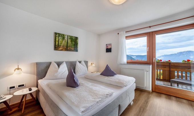 Meltina Apartment | Room 'Klausthaler Zimmer 23' with Mountain View, Shared Terrace and Wi-Fi