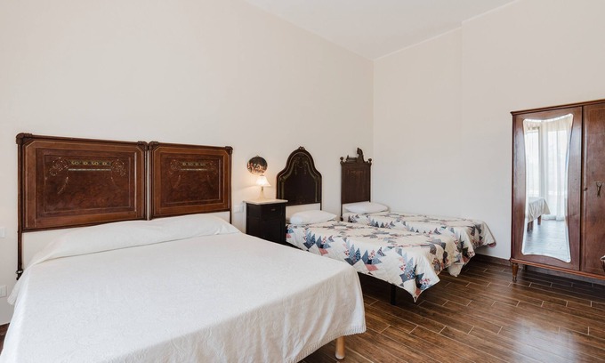 Rilievo Apartment | Room 'Lanterna' with Mountain View, Wi-Fi, and Air Conditioning