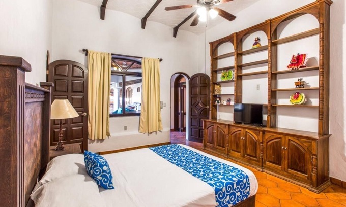 Ajijic Bed & Breakfast | Explore Room "Los Limones" at Casa Caroline Bella
