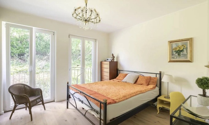 Baden-Baden Apartment | Room 'Luxuszimmer In Einer Privatwohnung' with Balcony and Wi-Fi