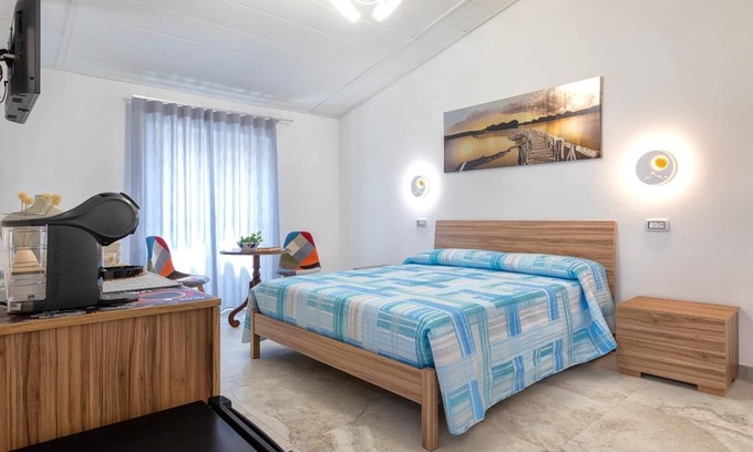 Sennori Apartment | Room 'Mirto' with Sea View, Wi-Fi and Air Conditioning