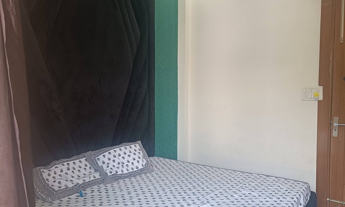 Indirapuram Apartment | Convenient Room Near Sec 62 with Breakfast Included