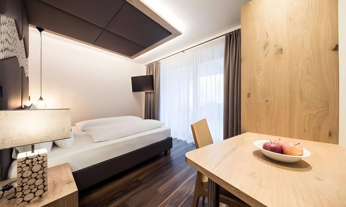 Plan Apartment | Room 'Panorama - Das Gästezimmer Ll' with Mountain View, Shared Terrace and Wi-Fi