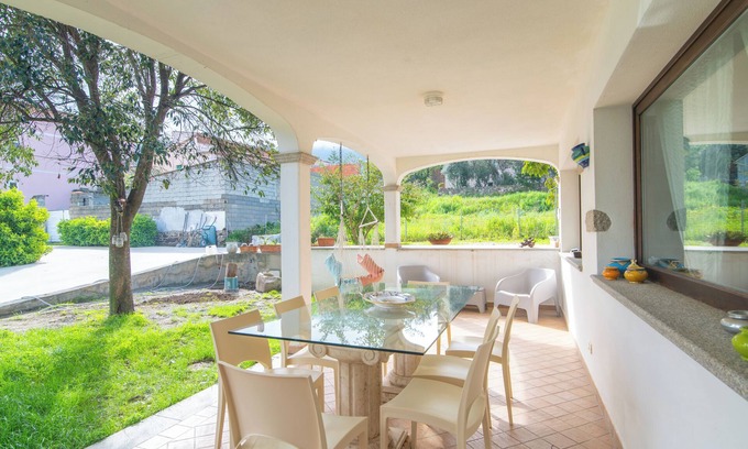Torpe Apartment | Room 'Perla' with Shared Pool, Wi-Fi and Air Conditioning