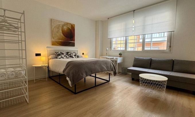 Canillas Apartment | Cozy Room Pinar - Apartment with Pet-Friendly Amenities