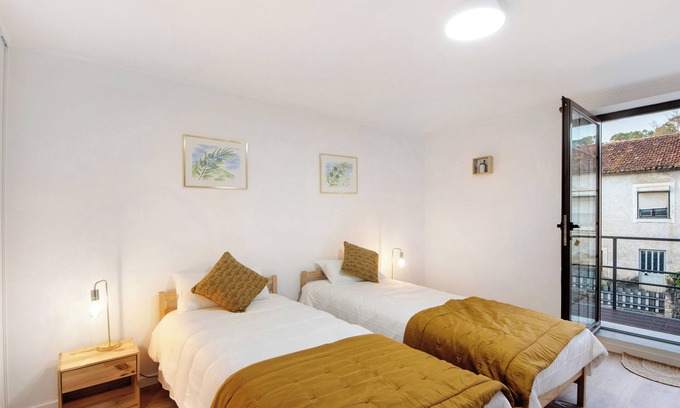 Coimbra Apartment | Room 'Quarto 2 Piso Superior - Quinta Df' with Mountain View, Wi-Fi and Air Conditioning
