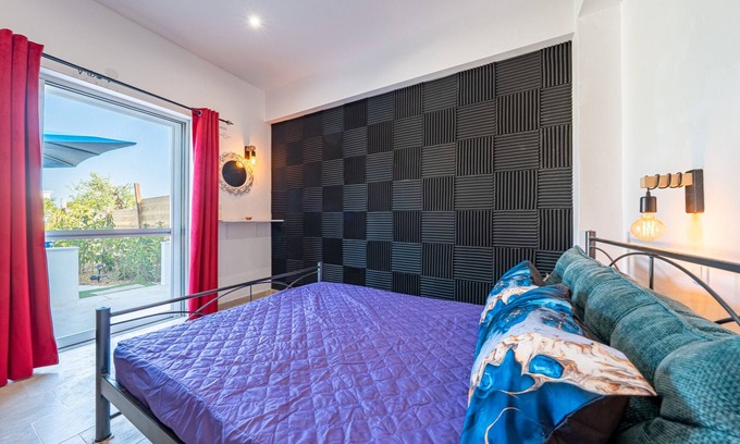 Ag. Georgios Apartment | Room 'Relaxroom 1' with Shared Garden, Wi-Fi and Air Conditioning