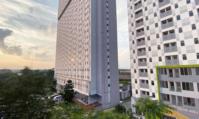 Gunung Putri Apartment | Cozy Room Rendi @ Gunung Putri Square with Pool & Breakfast