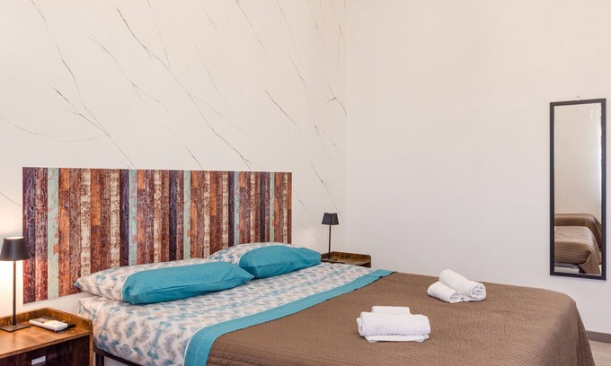 Agrigento Apartment | Room 'Stanza Fiore' with Wi-Fi and Air Conditioning