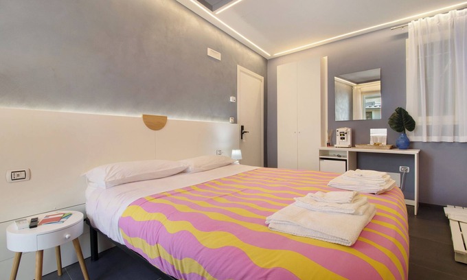 Mola di Bari Apartment | Room 'Stella Marina' with Shared Terrace, Wi-Fi and Air Conditioning