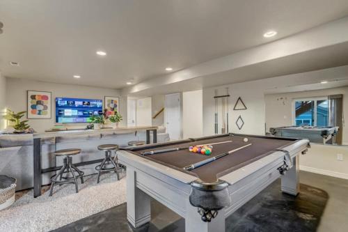Monument House | Relax with Deck Views & Family-Friendly Amenities
