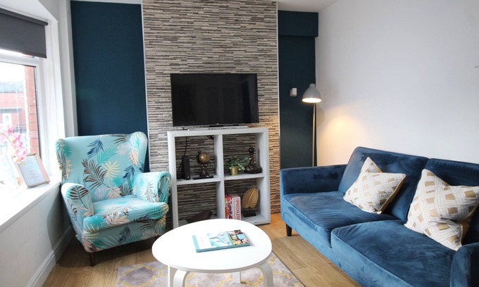 Belfast House | Cozy Room with Comfortable Beds & Great Amenities Await
