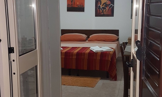Marina di Mancaversa House | Cozy Room with Private Bathroom, Steps from the Beach