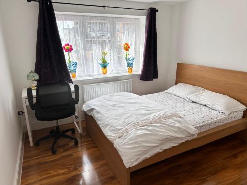 Sutton Central House | Immaculate Room with Private Shower - Rated 10/10