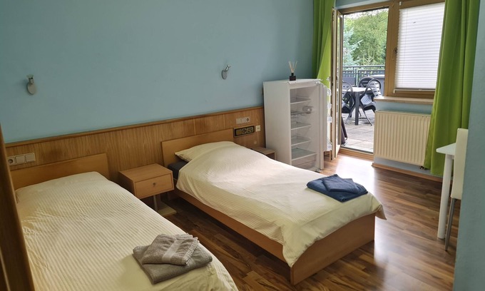 Markt Erlbach Apartment | Room 'Zimmer 16' with Shared Terrace, Shared Garden and Wi-Fi