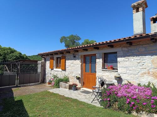 Kanfanar House | Top-Rated Room Zonti: Guest Rated 10/10 Stay Awaits