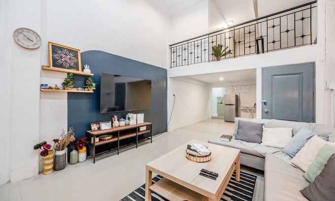Phra Khanong House | Stay at RB4 Bangchak with Netflix and Pet-Friendly Amenities