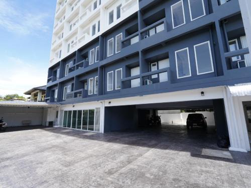 Chom Phon Hotel | Budget-Friendly Stays at RoomQuest IT Square Don Mueang