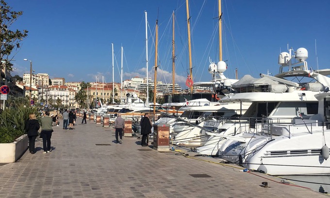 Le Suquet Apartment | Exclusive Oceanfront Rooms Just Steps from the Beach