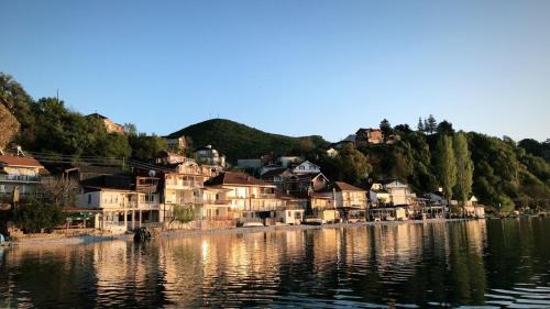 Trpejca Apartment | Guest Rated 10/10: Oceanfront Rooms at De Niro Apartments