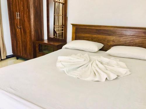 Kalagedihena House | Rooms by Lineros Yakkala