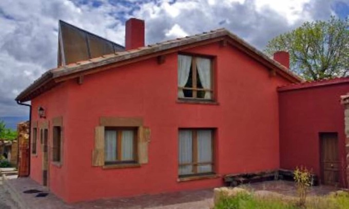 Villanueva de Carazo House | Comfortable Rooms for Rent in Inviting House with Pool