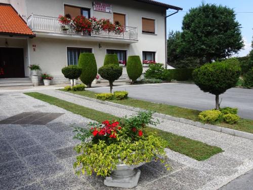 Prestranek House | Guest Rated 9.3: Experience Rooms Kapelj Today