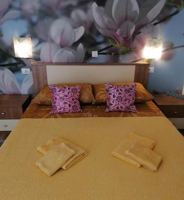 Kadumi House | Relax at Rooms Katarina with Oceanfront Views and Pool
