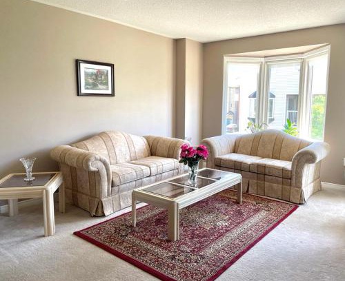 Burlington House | Convenient Rooms Steps from the Train Station
