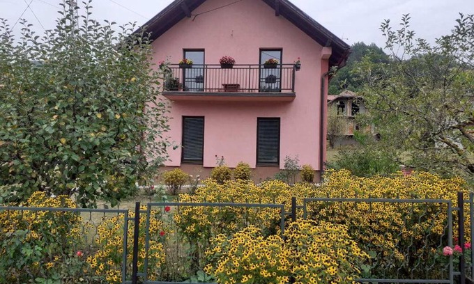 Mokra Gora House | Budget-Friendly Rooms Violeta: Child-Friendly with Kitchen
