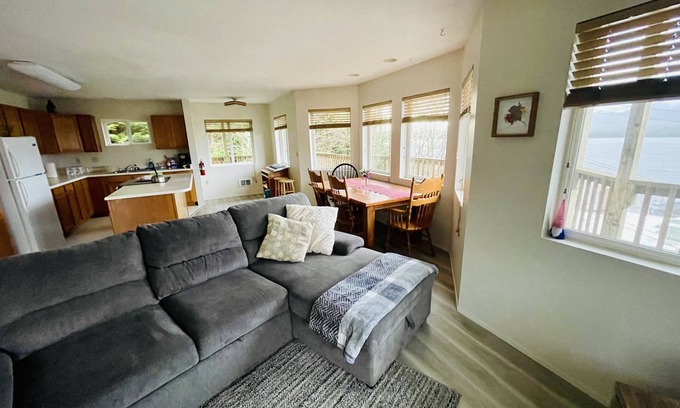 Ketchikan Apartment | Beautiful Rooms With A View and Poolside Relaxation