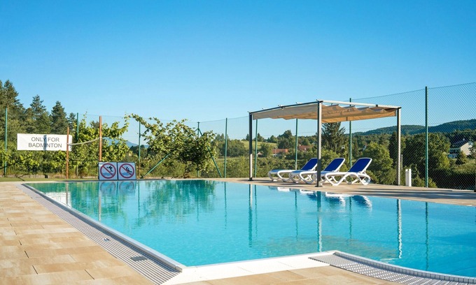 Ostarski Stanovi Apartment | Discover Rooms Zdravko with Pool & Breakfast in Croatia