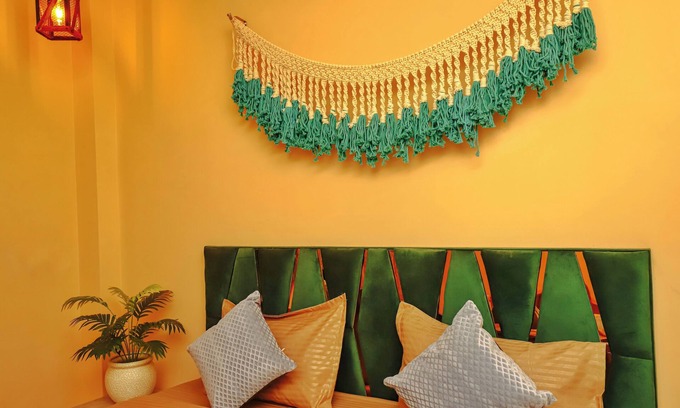 Sainik Farm Hotel | Budget-Friendly Stay at Roomshala 081 Manya Residency