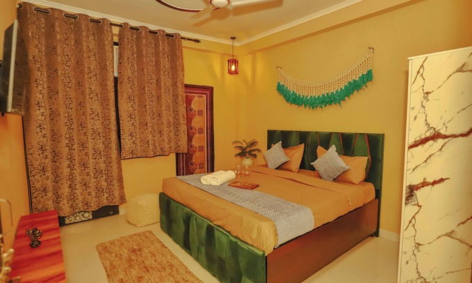 DLF Phase 5 Hotel | Budget-Friendly Roomshala 096 Hotel Elite with Breakfast