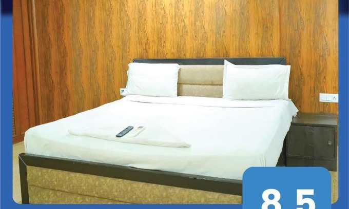 Indirapuram Hotel | Budget-Friendly Stay at Roomshala 115 Satguru Residency