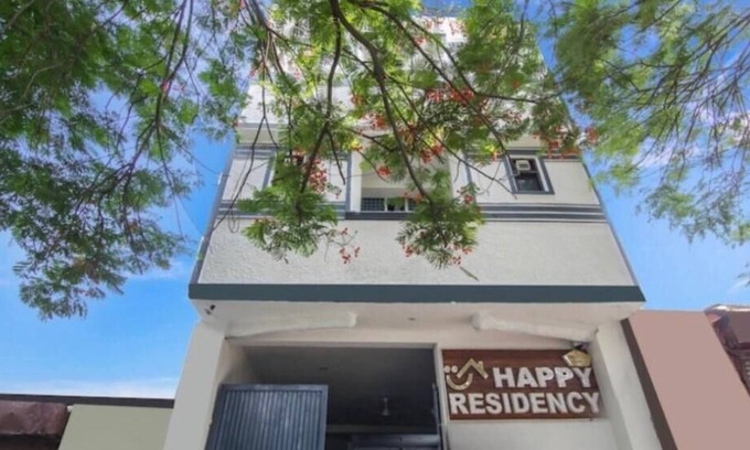Sainik Farm Hotel | Top-Rated Roomshala 123 Happy Homes in Saket for Families