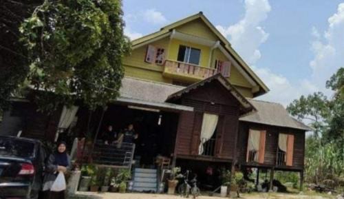 Batu Kikir House | Roomstay "Ghumah Uwan" bilik kayu