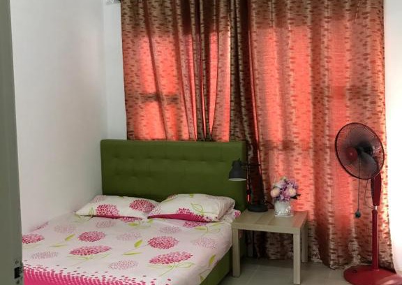 Putrajaya Bed & Breakfast | Cozy Queen Bed Roomstay for Women in Putrajaya