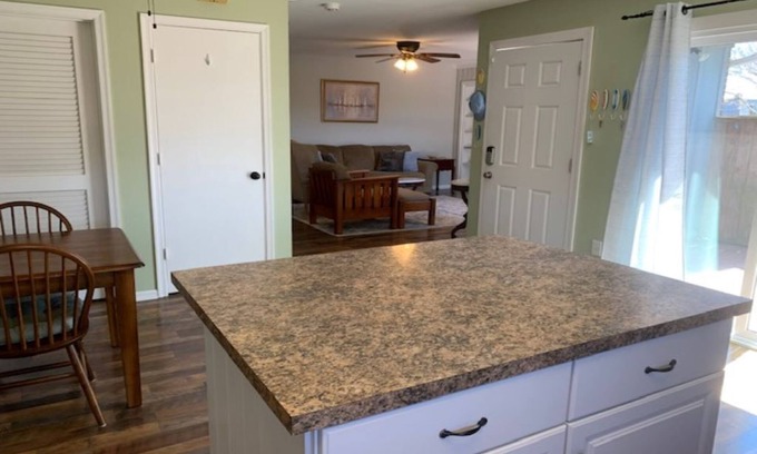 Kitty Hawk Condo | Spacious 2 Bed Condo with Pool Minutes from the Beach
