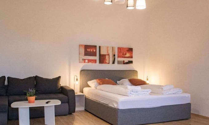 Wahring Apartment | Spacious 2BR Apartment Near AKH - Ideal for Extended Stays