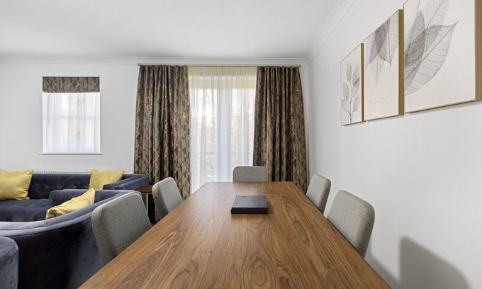 Hale Apartment | Spacious 3-Bedroom Mill Hill House with Child-Friendly Perks