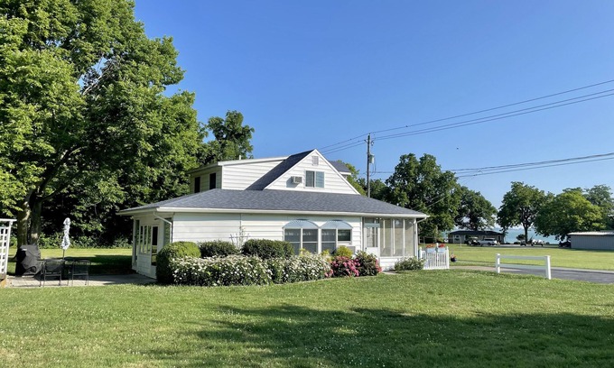 Put-in-Bay House | Spacious 4 Bedroom Island Home with Lake View & Pool