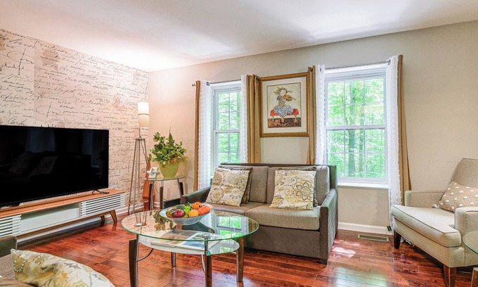 Long Reach House | Spacious Columbia Retreat with Pool & Lake Views