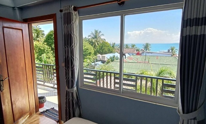 Koh Rong House | Budget-Friendly Guesthouse with Breakfast & Family Amenities
