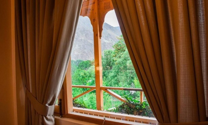 Chitral Hotel | Inviting Hindukush Sarai: Family-Friendly with Dining Options