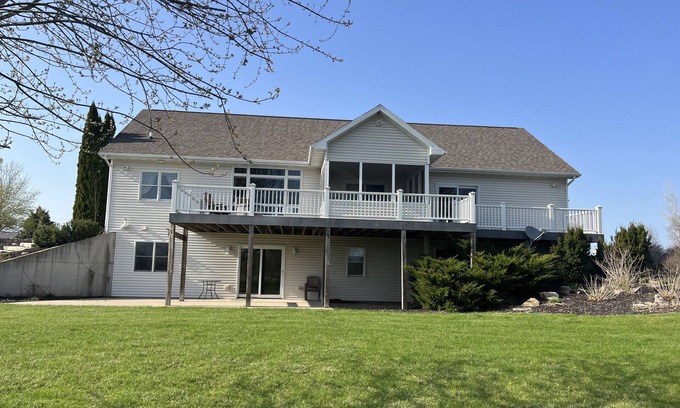 Butte Des Morts House | Spacious Retreat on 18 Acres, Just 15 Min to EAA Airventure