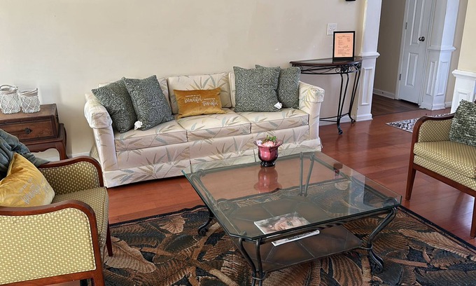 Loganville House | ❤️Roomy❤️Homey 3BDRM/2B ENTIRE house within Snellville/Loganville/Grayson area