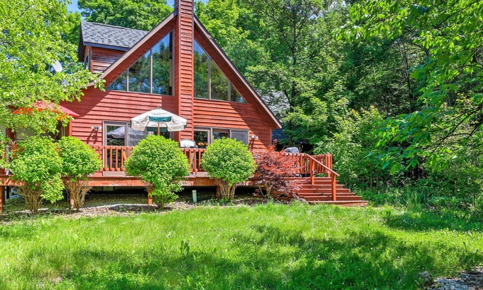 Egg Harbor House | Spacious Retreat on 2 Acres - Near Egg Harbor Beach!